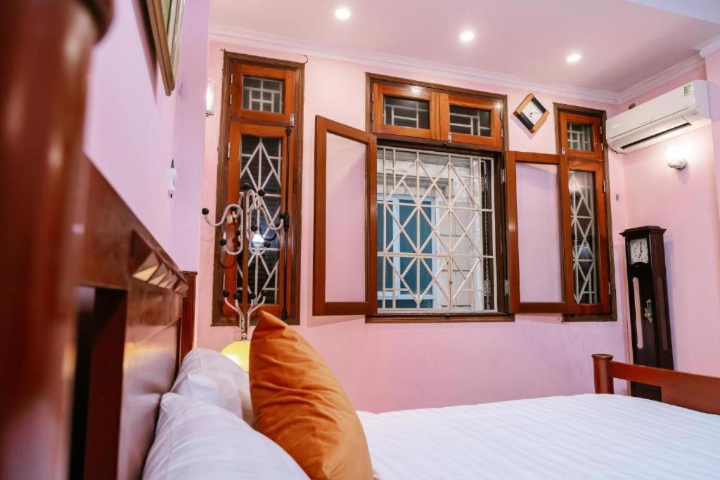 Căn hộ Hola House *